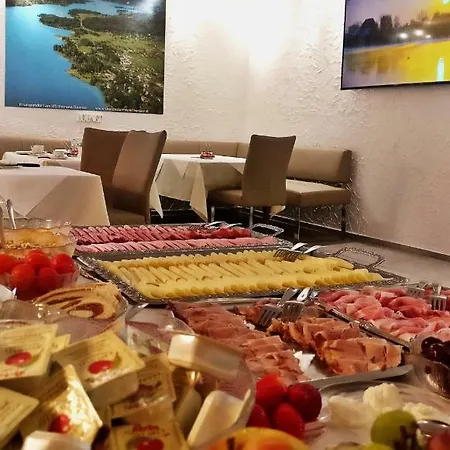 Garni Seeroesl Am Woerthersee , Kaernten * קרומפנדורף